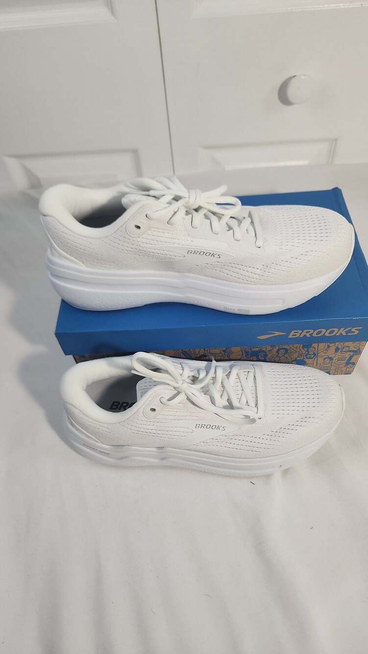 Brooks Ghost Max 2 Women's Running Shoes White Size 10.5